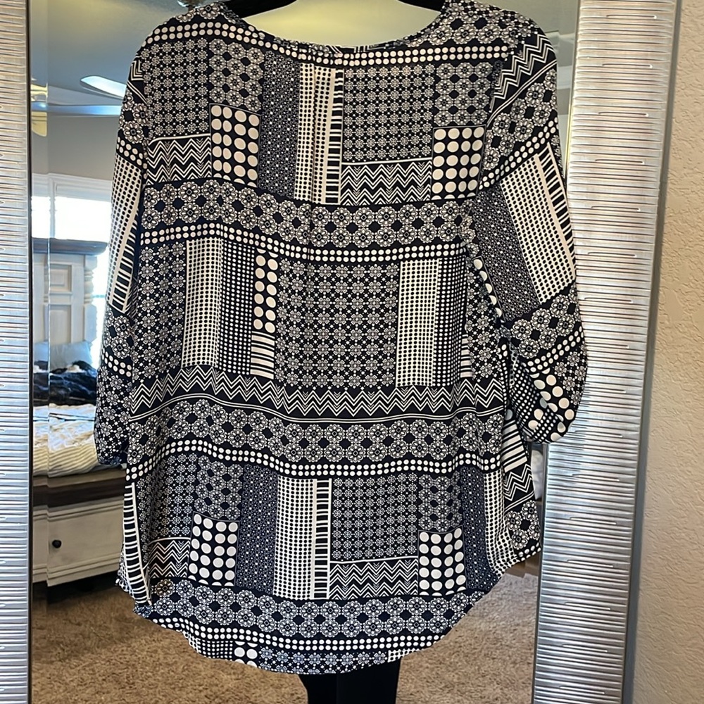 Cute top! - Picture 5 of 6
